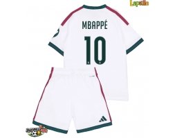 Real Madrid Kylian Mbappe #10 Kotipaita Lapsille 2026-27 Lyhythihainen (+ shortsit) Real Madrid Kylian Mbappe #10 Kotipaita Lapsille 2026-27 Lyhythihainen (+ shortsit)